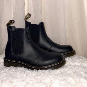 Dr. Martens 2976 Chelsea Boots